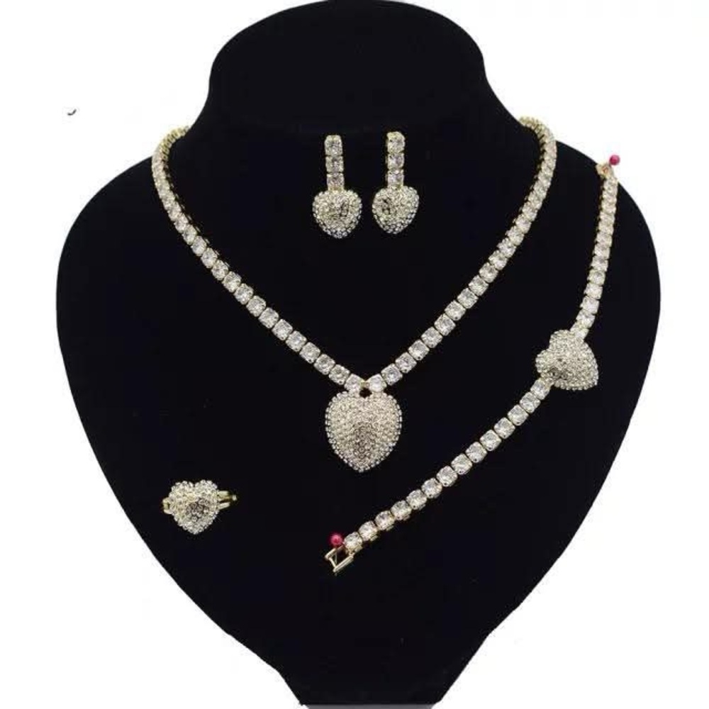 Elegant Gold Heart Jewelry Set
